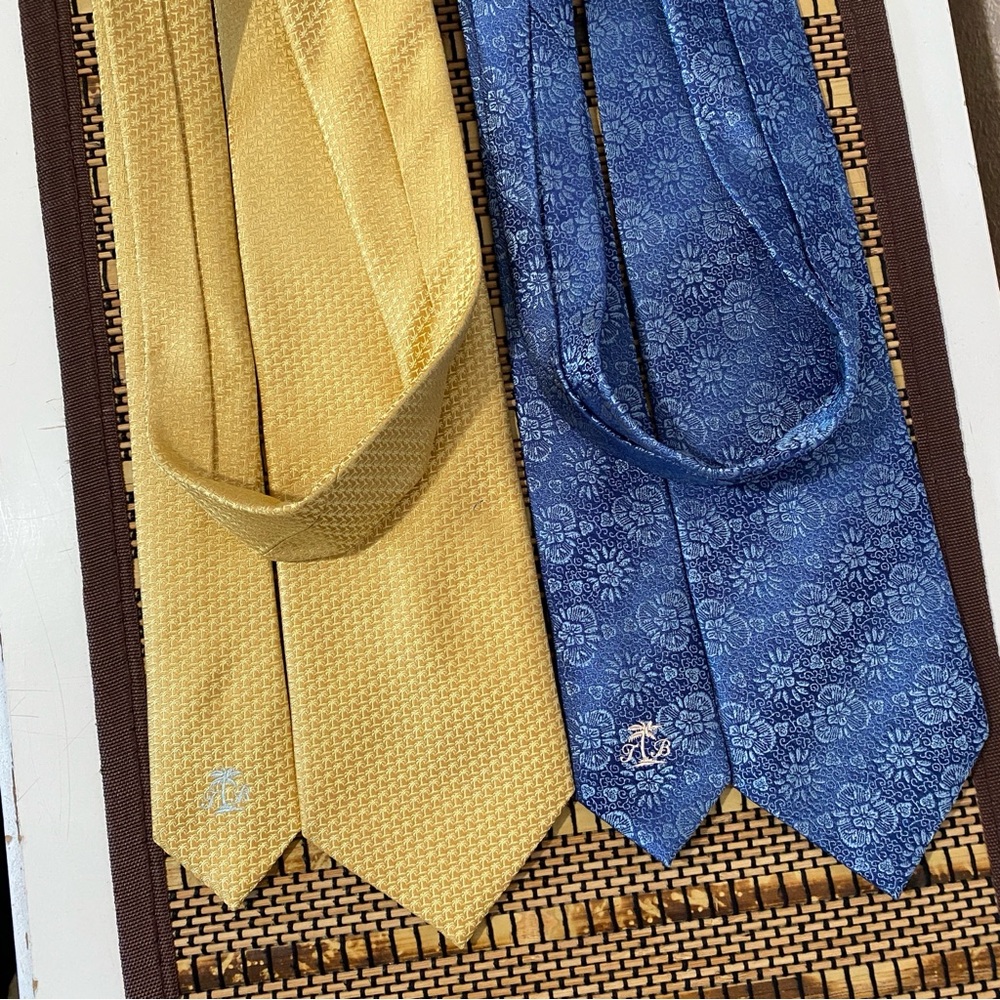 Tommy Bahama Silk Tie Bundle 100% Silk Yellow Geometric Blue Floral Neckties‎ - Picture 5 of 6